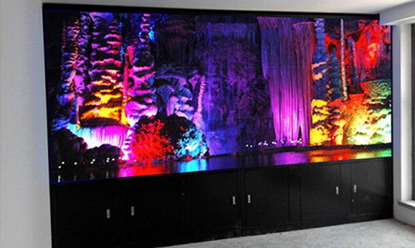 選擇無縫拼接屏廠家需要注意些什么？