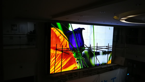 祝賀成都市某醫(yī)院6x6液晶拼接屏順利驗(yàn)收