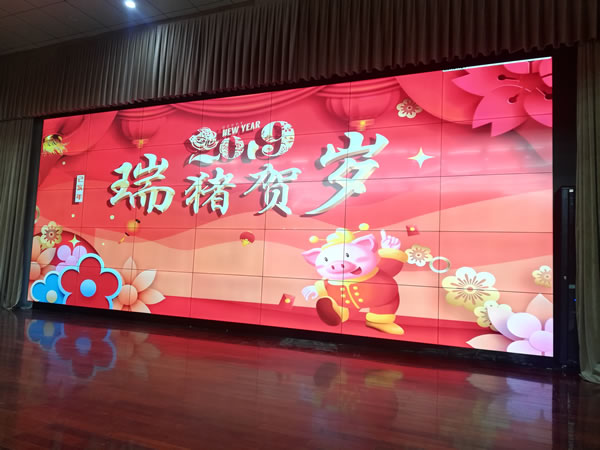 愛普樂液晶拼接屏助力濟南某高校打造高端室內(nèi)舞臺