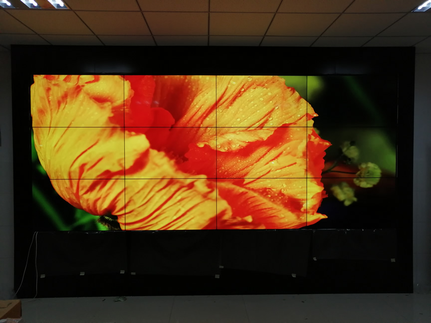 章丘市某村委會液晶拼接屏案例